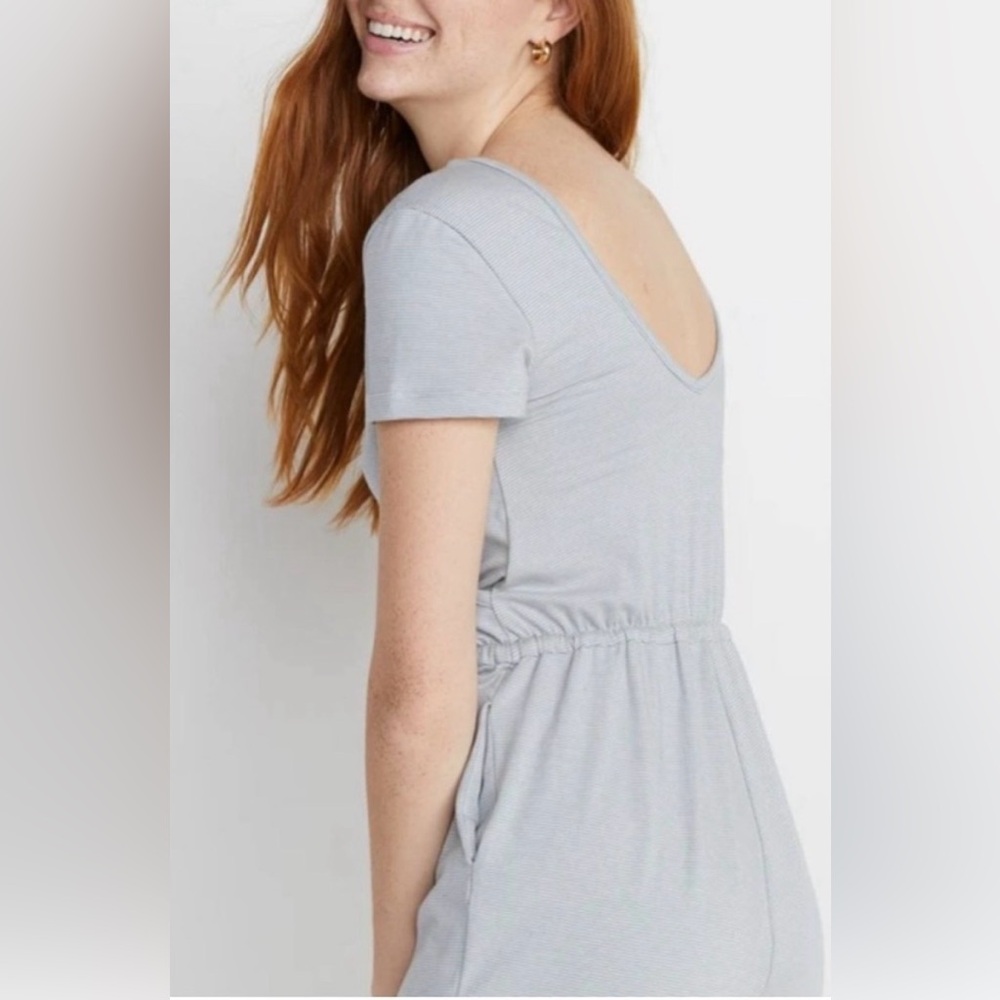 Light Gray Short-Sleeve Jumpsuit with Drawstring Waist - Picture 3 of 11